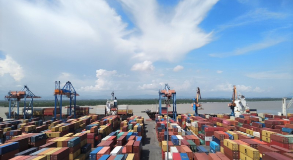 Hàng hóa qua cảng biển Quảng Ninh giữ nhịp tăng trưởng hai con số